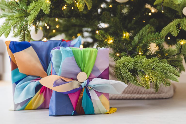 Shoppings tonen hun hart voor het goede doel : De Kunst van het geven met Furoshiki